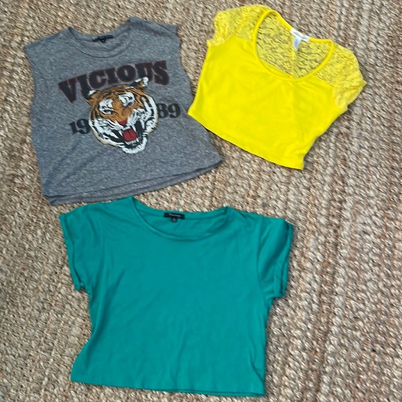 CROP TOP BUNDLE SIZE SM/MED - Picture 6 of 6